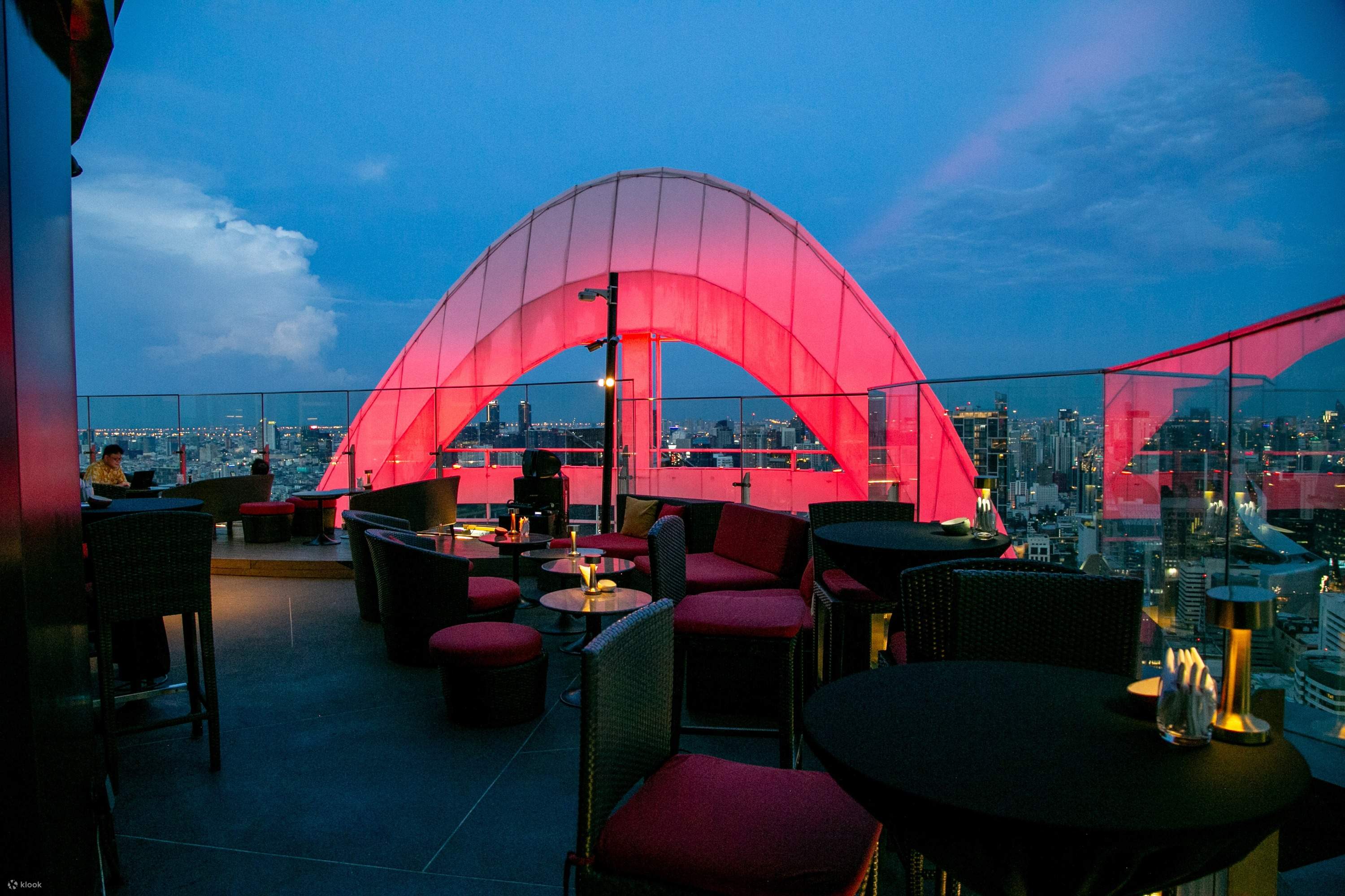 レッド スカイ ルーフトップ & バー センタラ グランド 56 階 | Klook